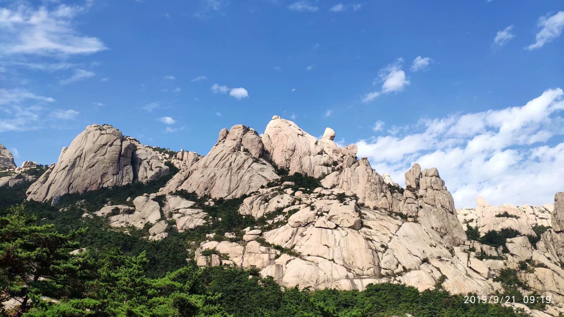 远征三晋凯旋还，飓风众人把酒欢