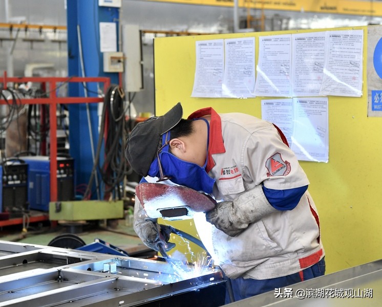 沿着高速看发展贵阳,沿着滇越铁路看发展