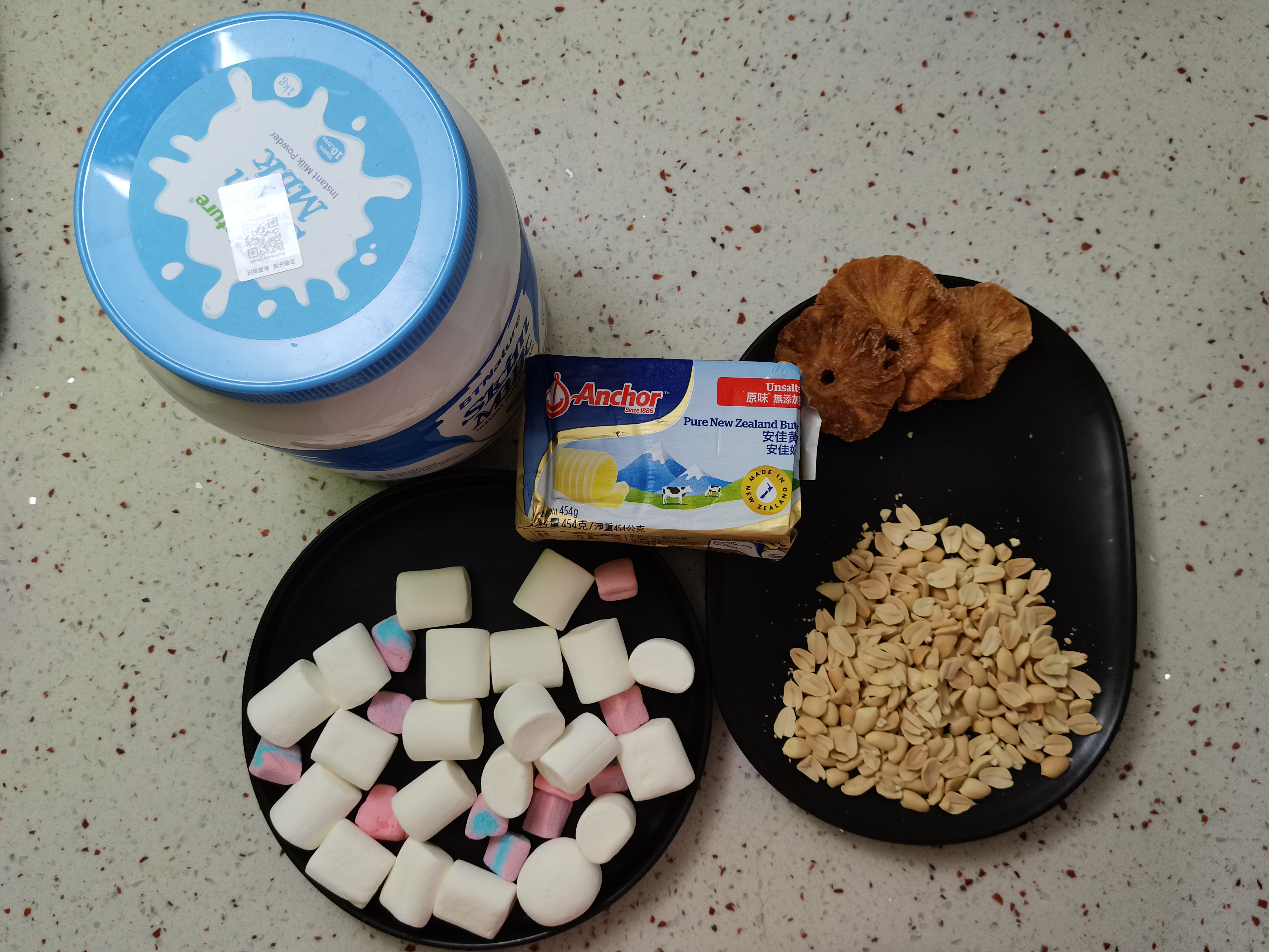 儿时最甜蜜的回忆自制花生牛轧糖,夏天自制牛轧糖让闺蜜爱上吃糖