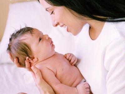 如何正确喂新生儿,怎么喂养新生儿姿势图片