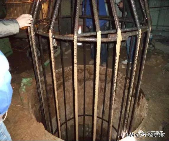 灌注桩钢筋笼卡住导管怎么办,打桩塌孔原因