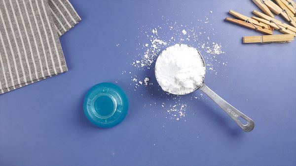 小苏打配什么能有效去除油渍,如何用小苏打去除油污