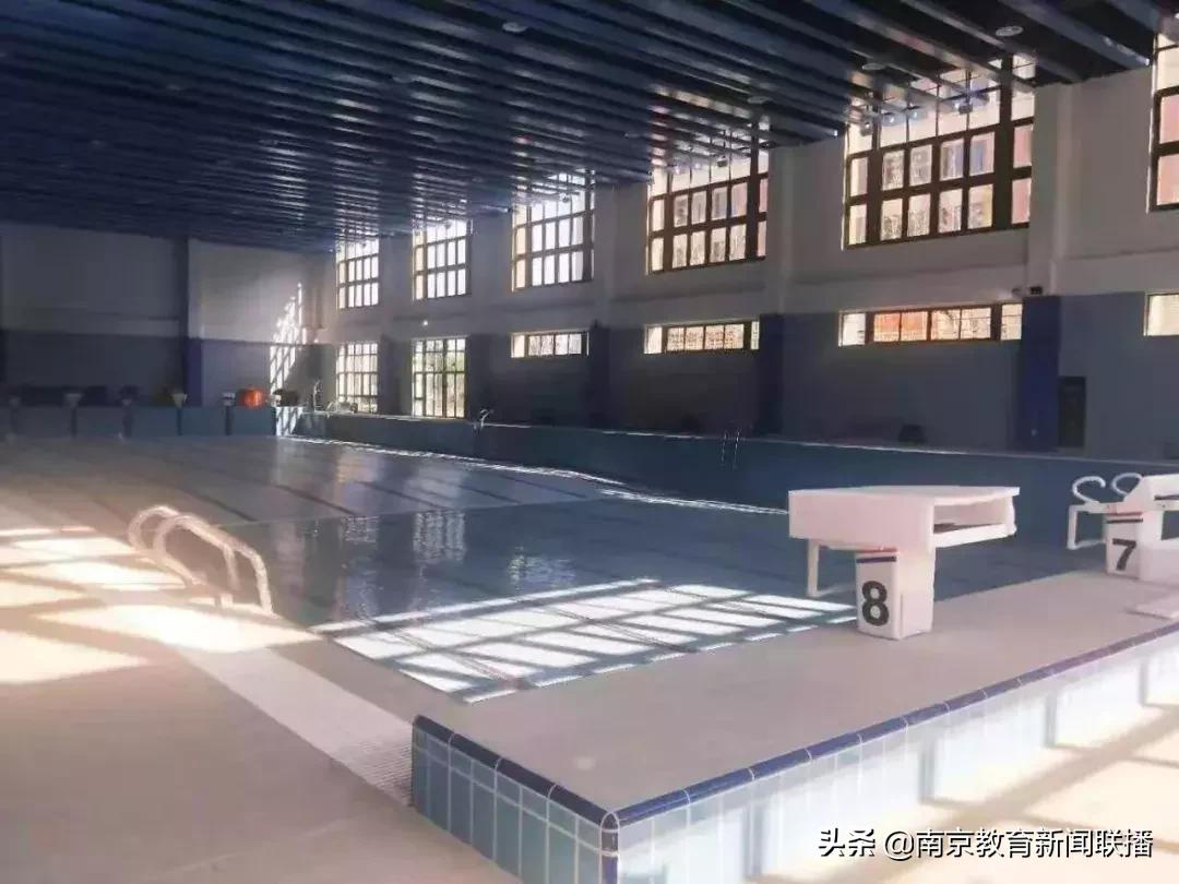 中国中小学应该普及游泳课,南京中小学游泳体育课程