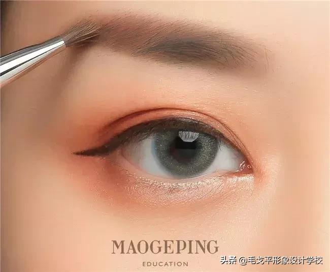 超小眼单眼皮画大眼妆教程,小眼睛眼妆怎么画显大又干净教程