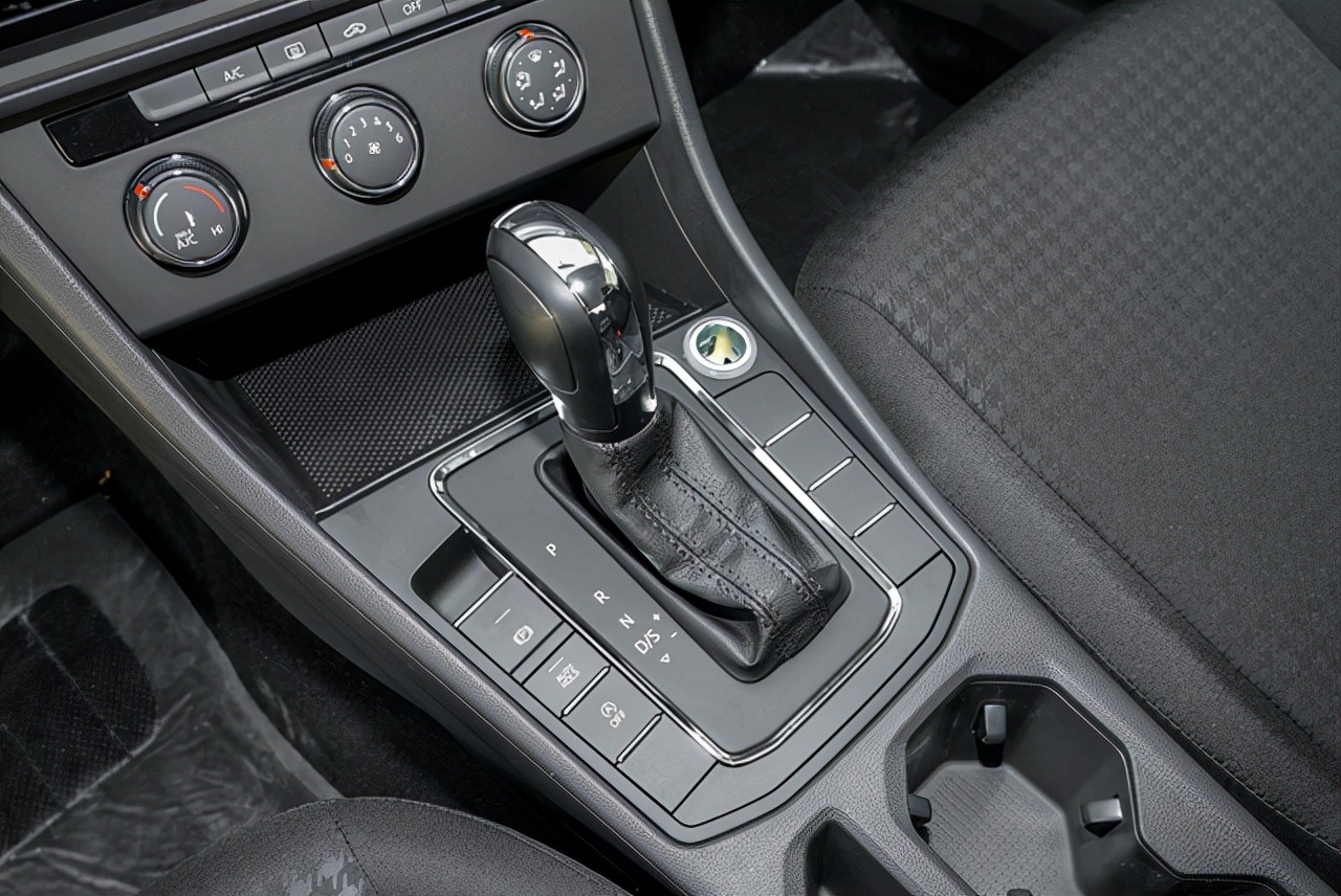 捷达用爱信6at还是不用dsg,爱信6at和dsg双离合哪个好