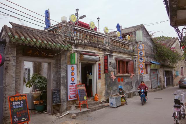 珠海和澳门一河之隔,珠海号称百岛之城