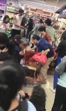 澳洲中国大妈抢奶粉,华人在国外抢奶粉