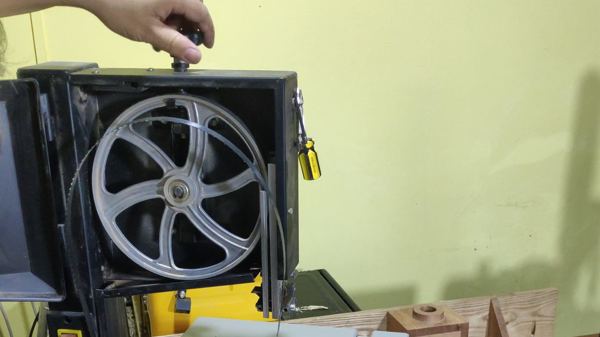 带锯*工罢**了,木工小哥检查问题出在哪里?分享带锯使用九个月感受