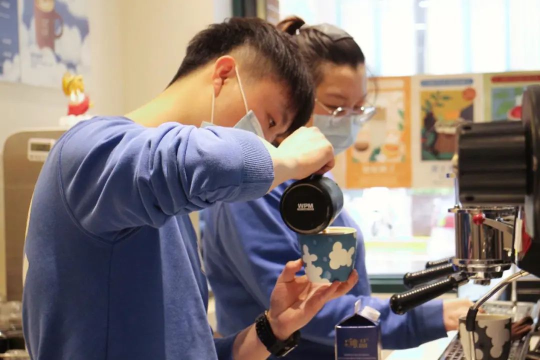 今天来认识下四川北路的隐藏身份,“上海的咖啡一条街”!