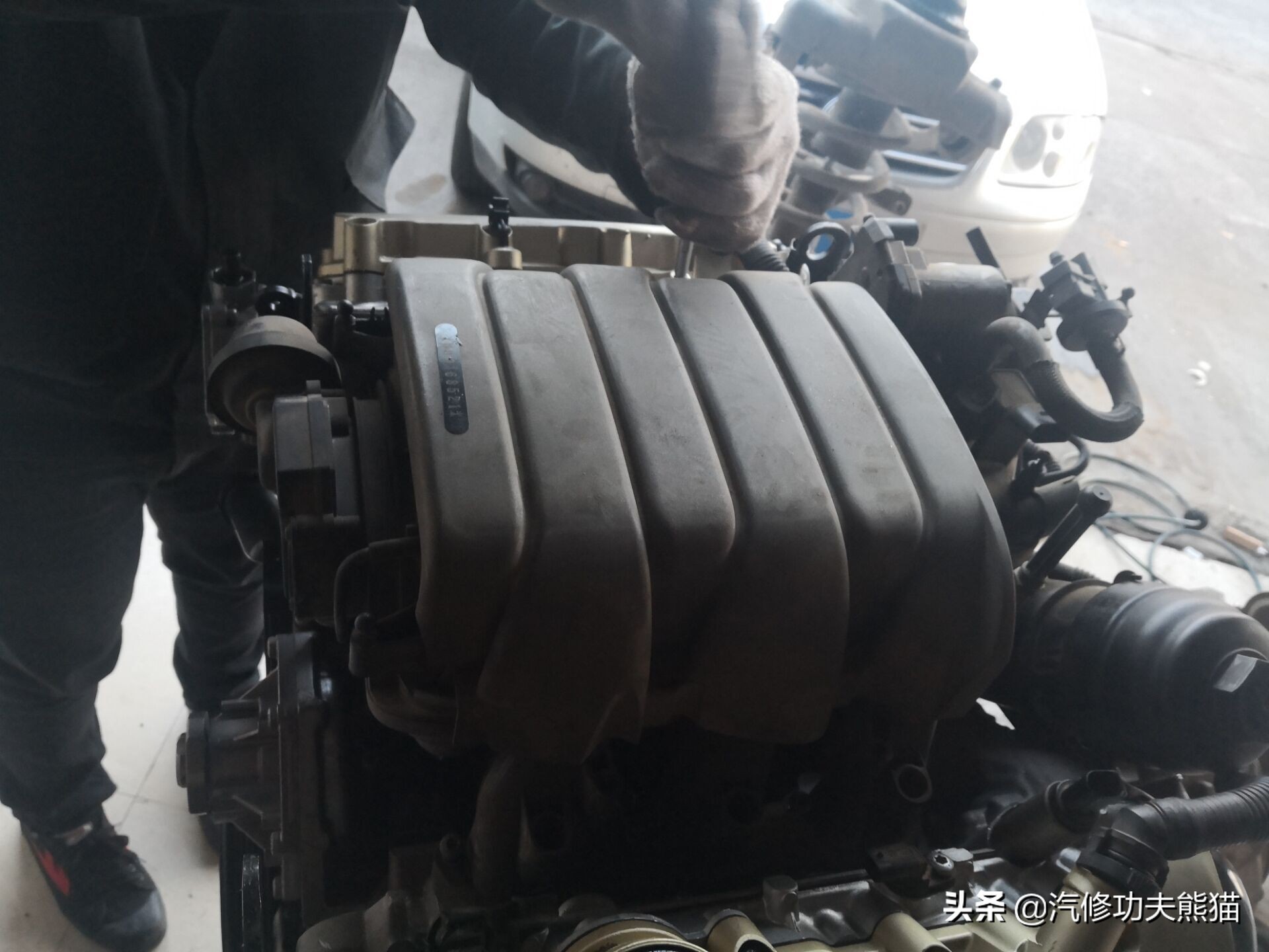 16款奥迪a6l2.5自吸发动机漏油,奥迪a6l2.4免拆烧机油处理靠谱吗