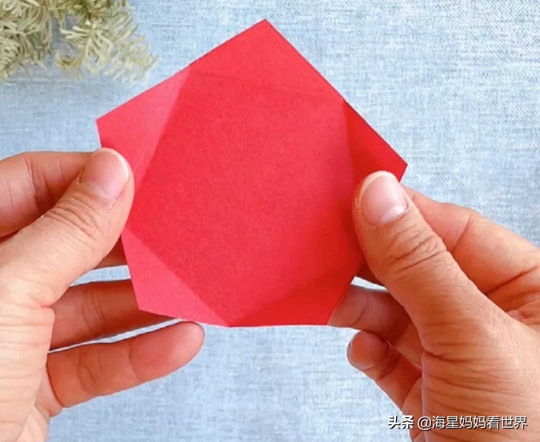 春节喜气洋洋大红灯笼高高挂,红红火火喜气洋洋百家姓灯笼