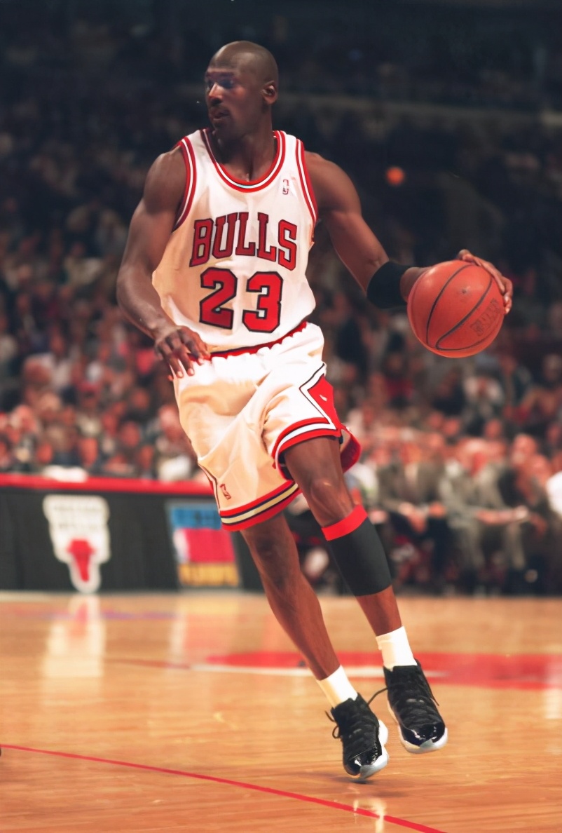 乔丹巨星传记下,乔丹传记27章完整版