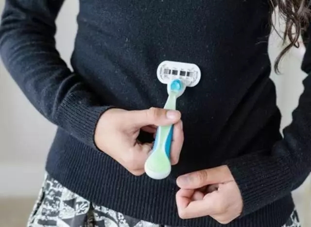 针织衣领松垮怎么缩小领口,毛衣领口松垮怎么修复