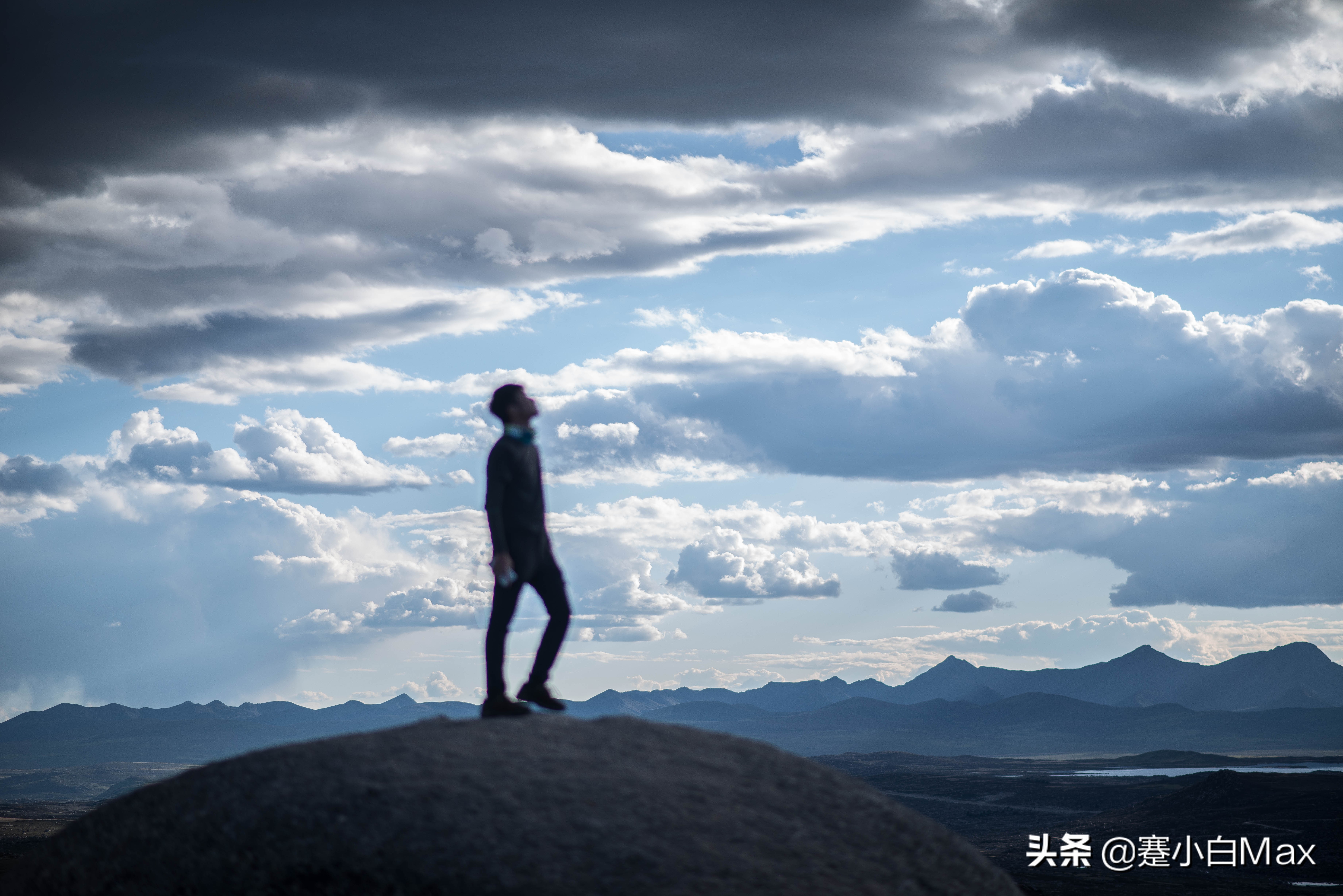 稻城亚丁的文章是谁写的,关于稻城亚丁的一本小说