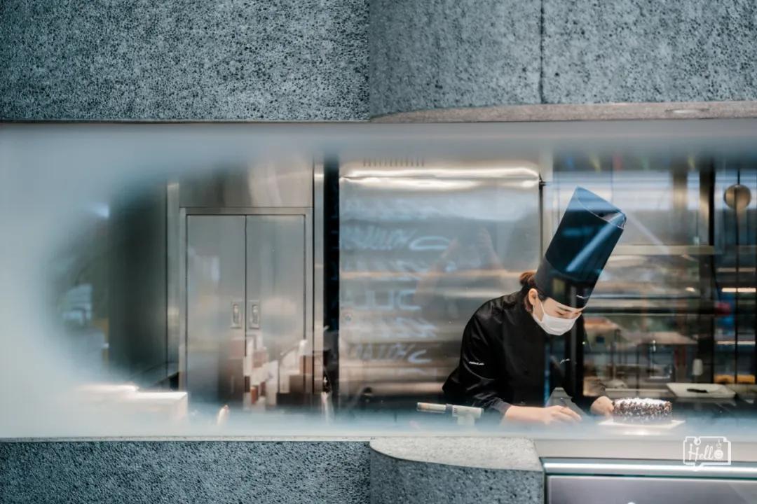 好利来售货小哥哥,好利来lab店服务员