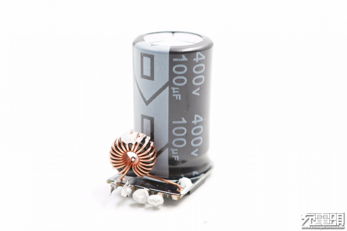 联想口红氮化镓充电器,联想氮化镓充电器对比测评