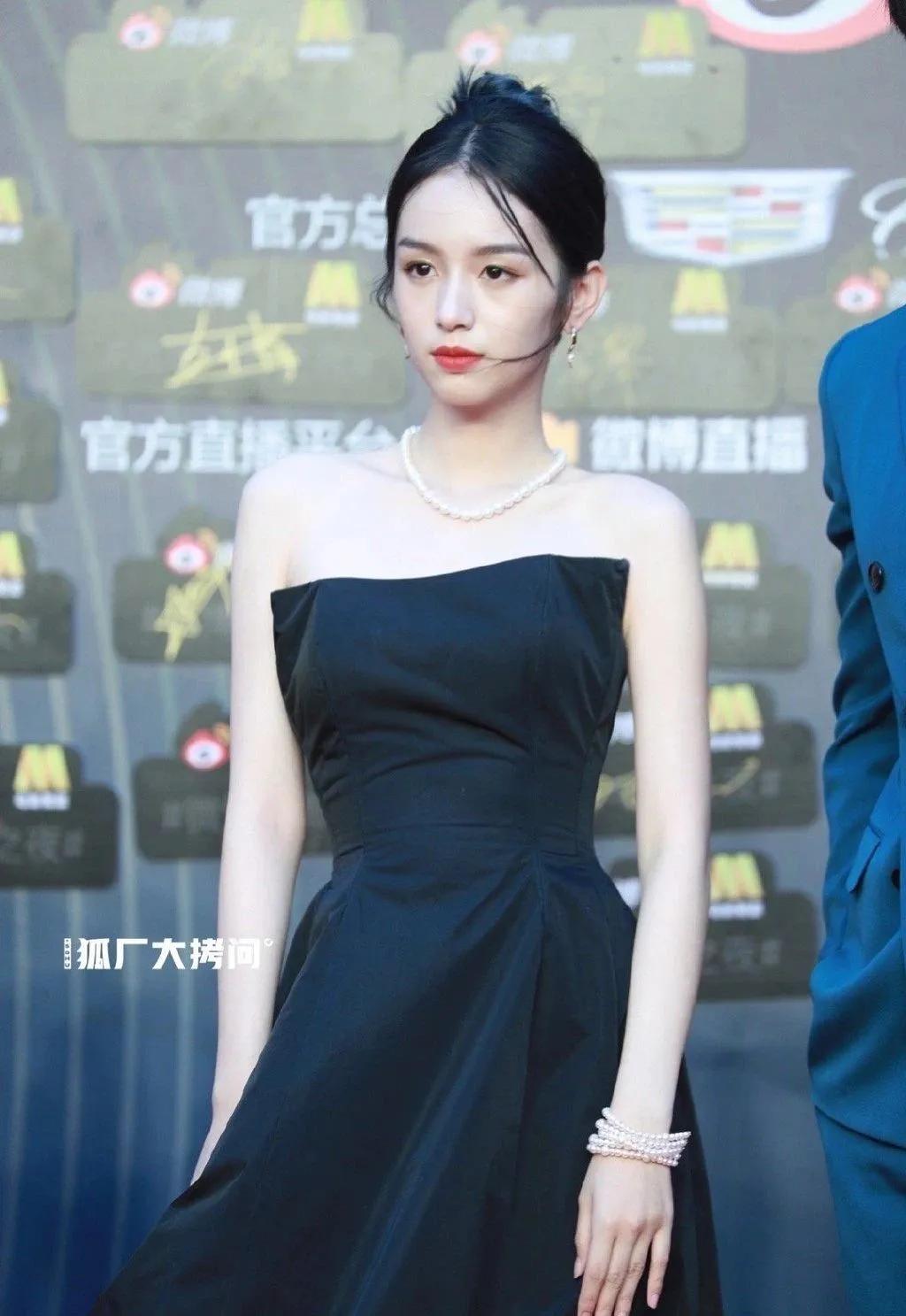 还这么年轻，这神颜小花神颜小生怎么越长越残了…