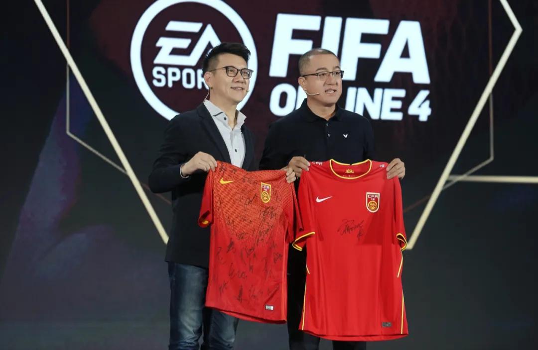 《fifa》足球系列游戏的玩法,绿茵场上两人的游戏