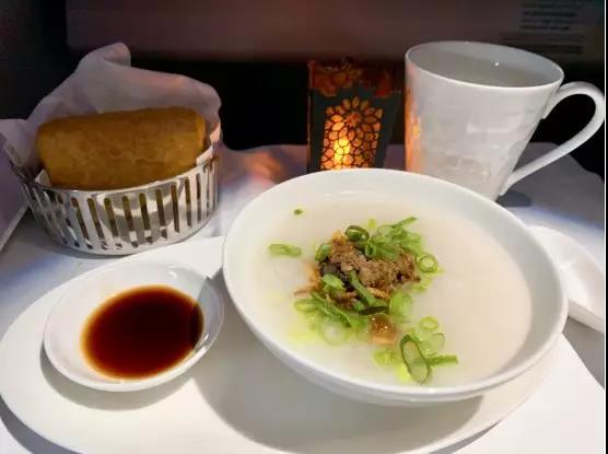 卡塔尔航空777经济舱体验,卡塔尔航空qsuite商务舱是哪个飞机