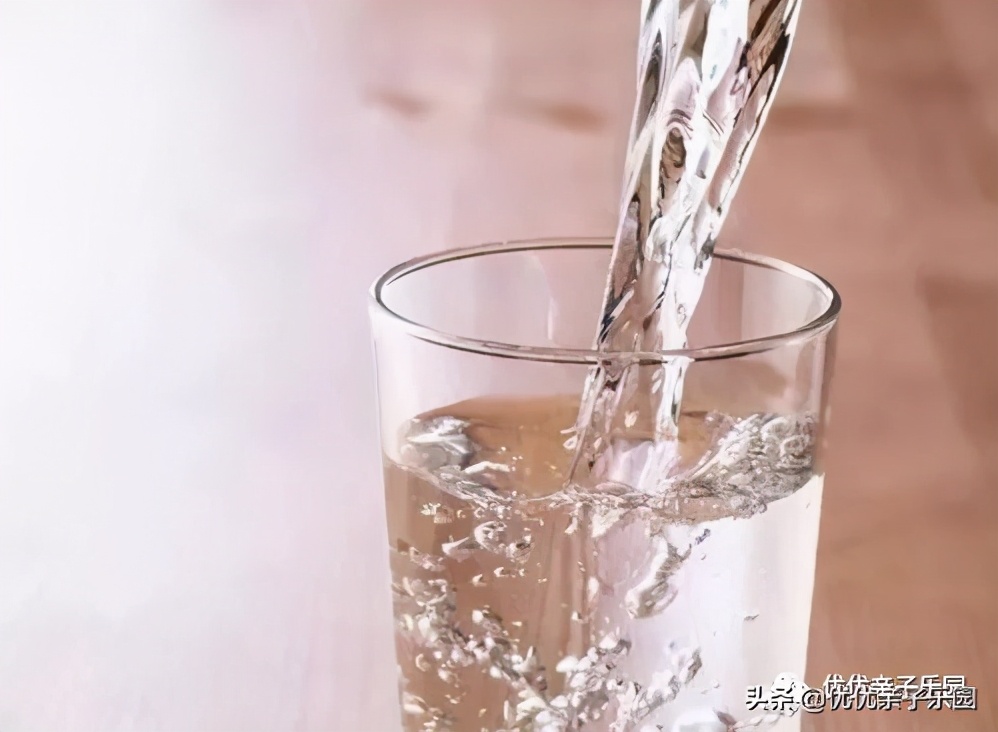 宝宝喝水过多的危害,宝宝喝水太多会得什么病