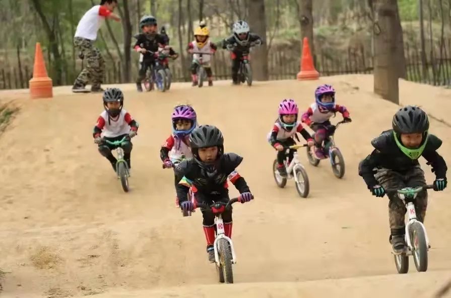 郑州建业足球小镇最近状况,建业足球小镇怎么样了