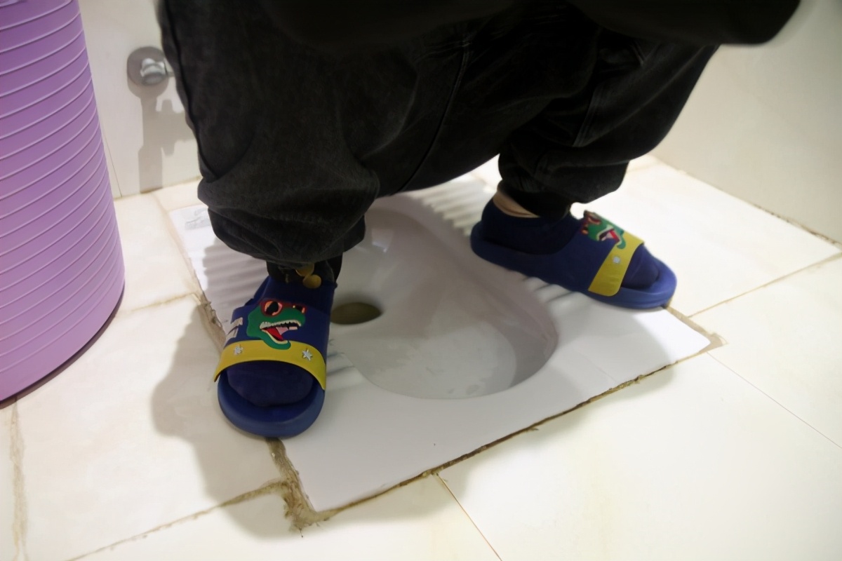 厕所改造增加一个蹲坑,厕所改装蹲厕多少钱