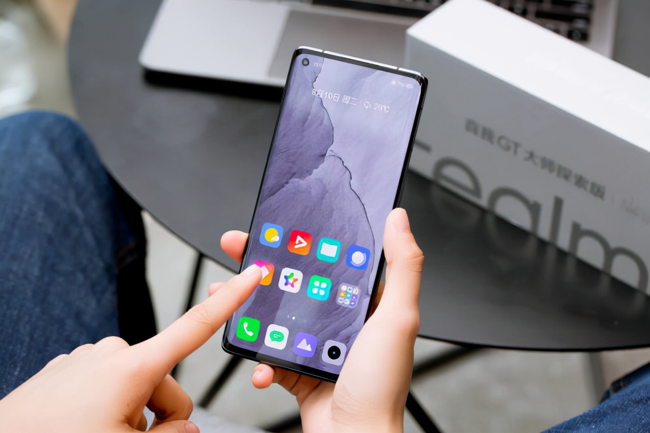 全新红米k40现在啥价,2500元买红米k70还是nova12活力版