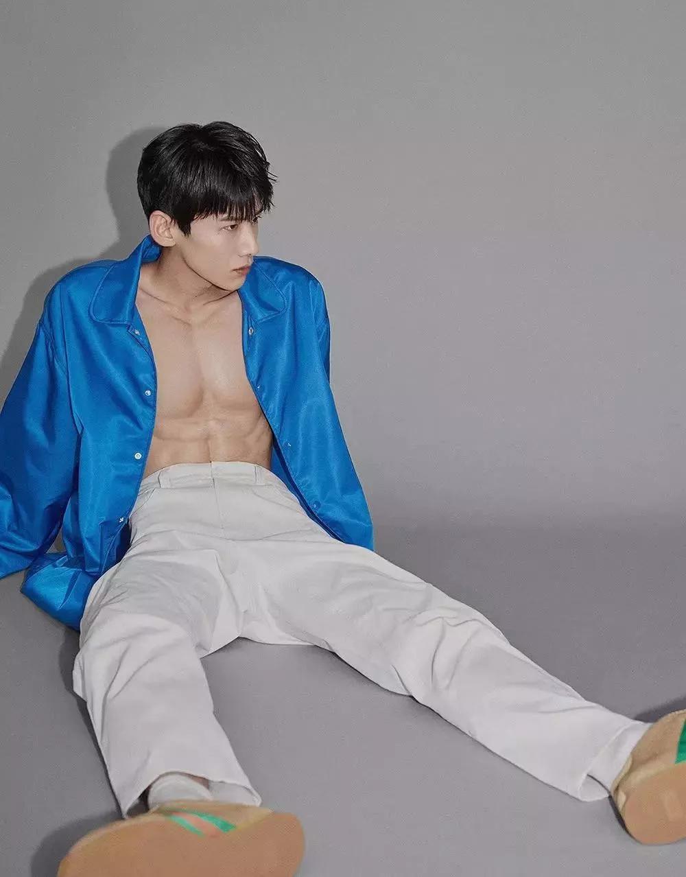 李现有没有腹肌,李现的真腹肌