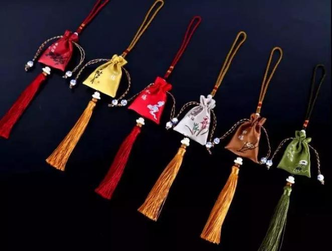 端午节的香囊可以戴在哪里,端午节香囊的方法