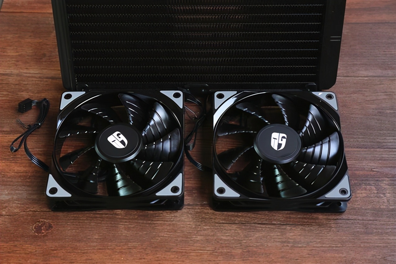 一体水冷主机和分体水冷主机区别,水冷主机好和普通的有什么区别