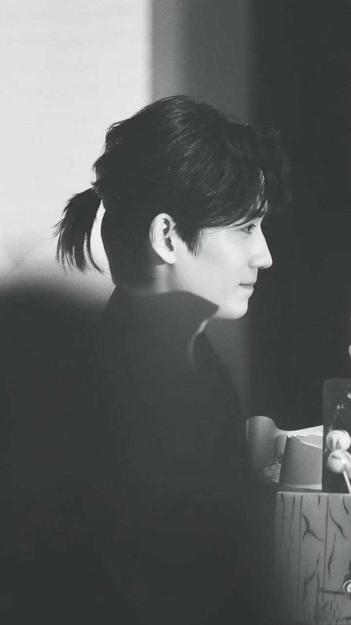 朱一龙绝美神图壁纸,朱一龙绝美镜头壁纸最新