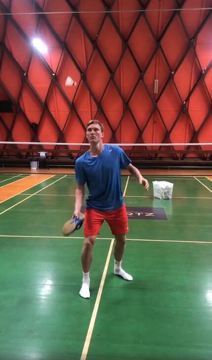 羽坛天王林丹吊打全世界选手,世冠足球用球