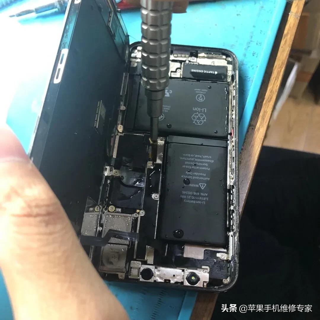 手机进水无法开机怎么导出数据,手机进水了开机都开不了怎么办