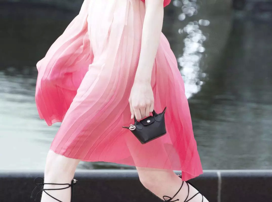 我的胸，我的手指，我的脚腕……都需要一只包包