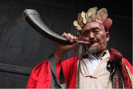 学大禹坡脚的姿态，喊“急急如律令”的咒语，浅析东汉巫觋的规范