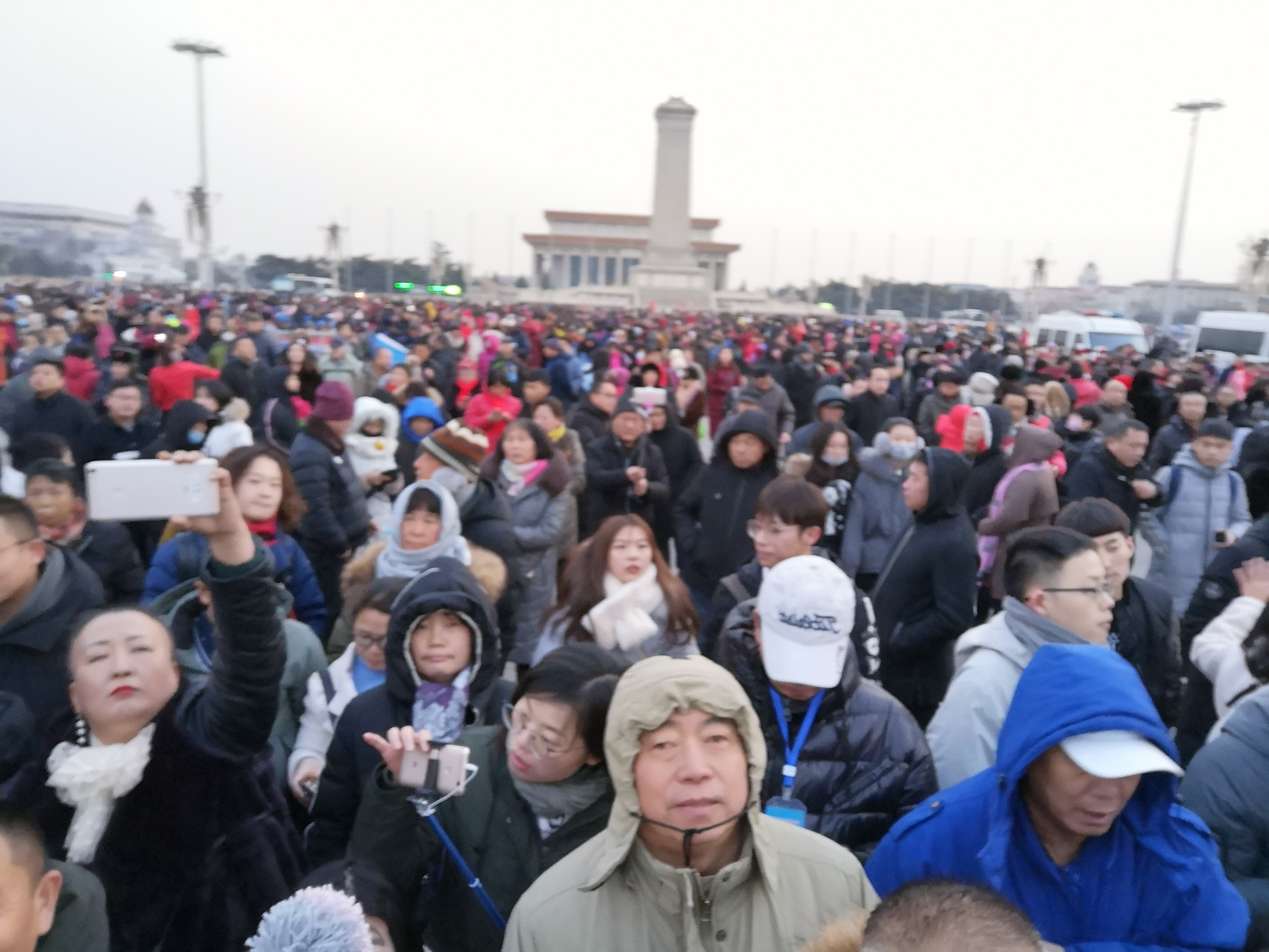 逛颐和园观十七孔桥金光穿洞,离颐和园金光穿洞奇景最近的入口