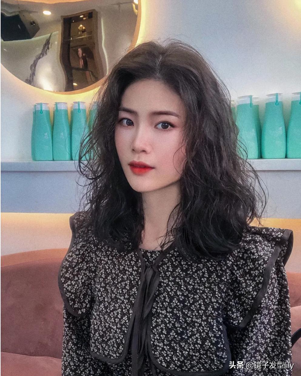 最流行的八款减龄瘦脸发型,40到50瘦脸人剪什么发型好看