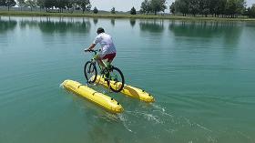 让自行车在水上骑行用的东西,可以轻功水上漂的自行车