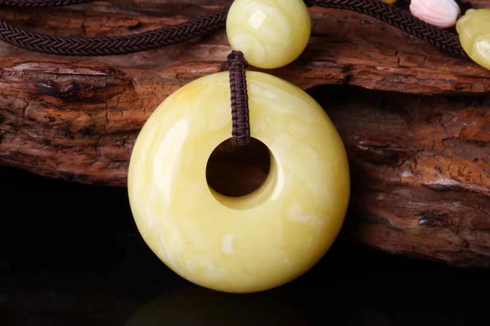 蜜蜡原石边角料怎么辨别真假,蜜蜡打紫光灯一定能鉴别真假吗