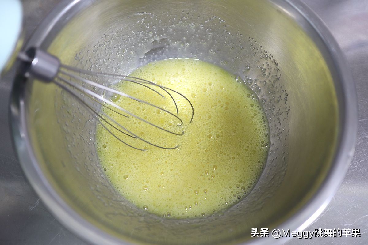 用10个鸡蛋做蛋糕不需要烤箱,如何用2个鸡蛋做蛋糕不需要牛奶