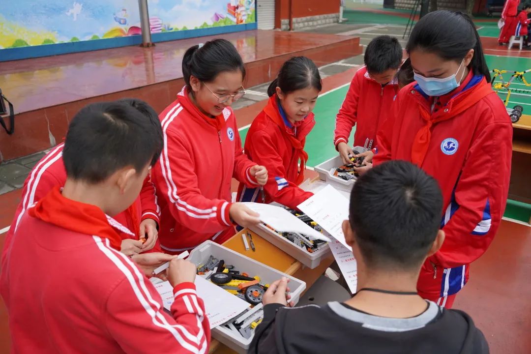 追梦,从新世纪外国语开始!小学职业规划教育,照亮孩子人生航途