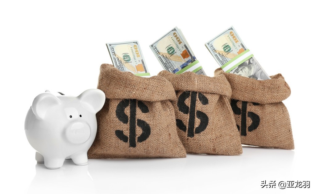 给孩子买一个笔袋,给孩子准备一个小物件