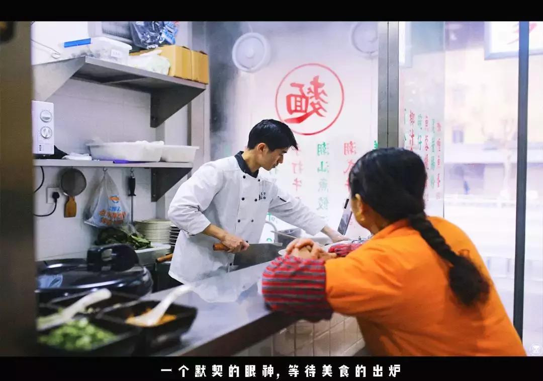 扎根杭州20年的香港人用一碗鱼丸粗面，带你来到了香港街头