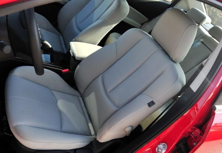 7万预算是选15年销量王的大众朗逸11年操控更好的马自达睿翼