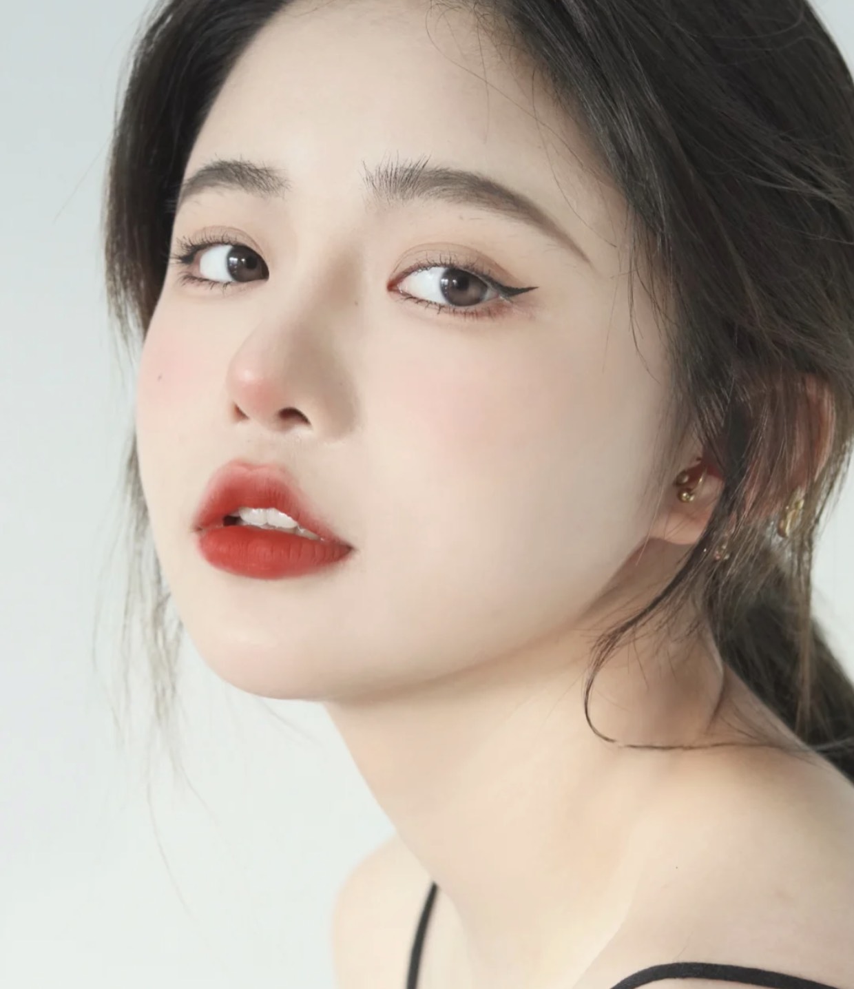 YSL口红很火,为什么实际买的人不多?看完这4个缺点就懂了