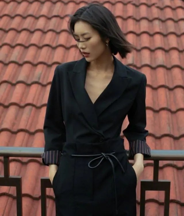 这个湖南妹子好刚！不惧国际*压打**，两次解约辱华品牌！