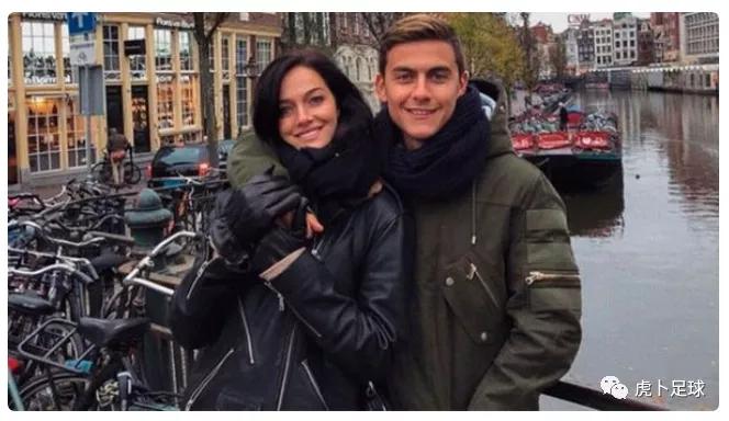 足球球员与球迷的暖情时刻,足球运动员与球迷的暖心时刻