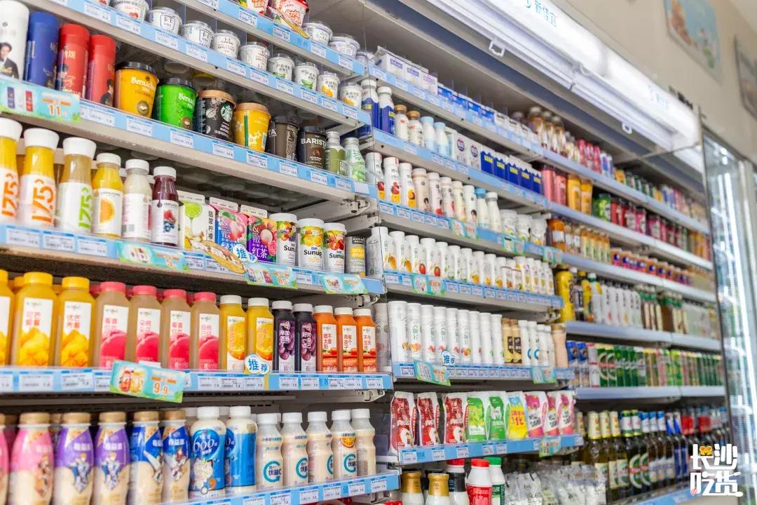 OMG！新佳宜便利店12周年庆全场第二件半价，场面即将失控