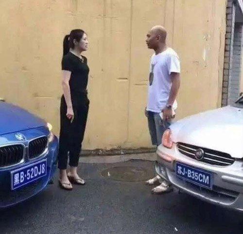 新娘开心的搞笑视频,搞笑gif开心一刻女司机上车