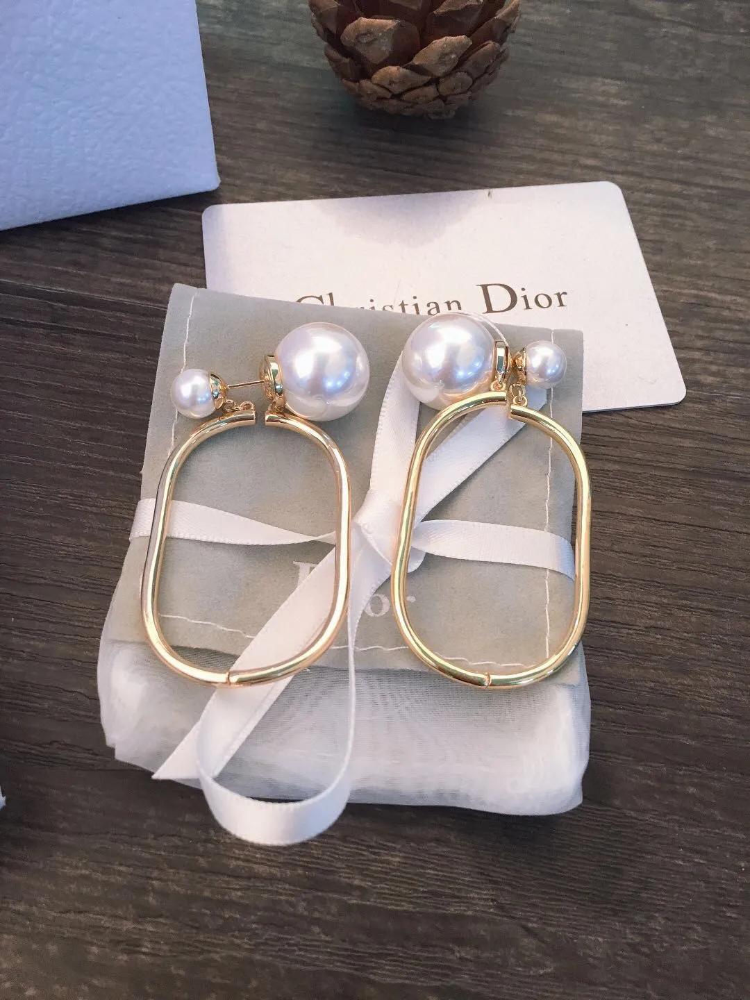 看一下明星的穿衣搭配,一起来看看明星的时尚搭配